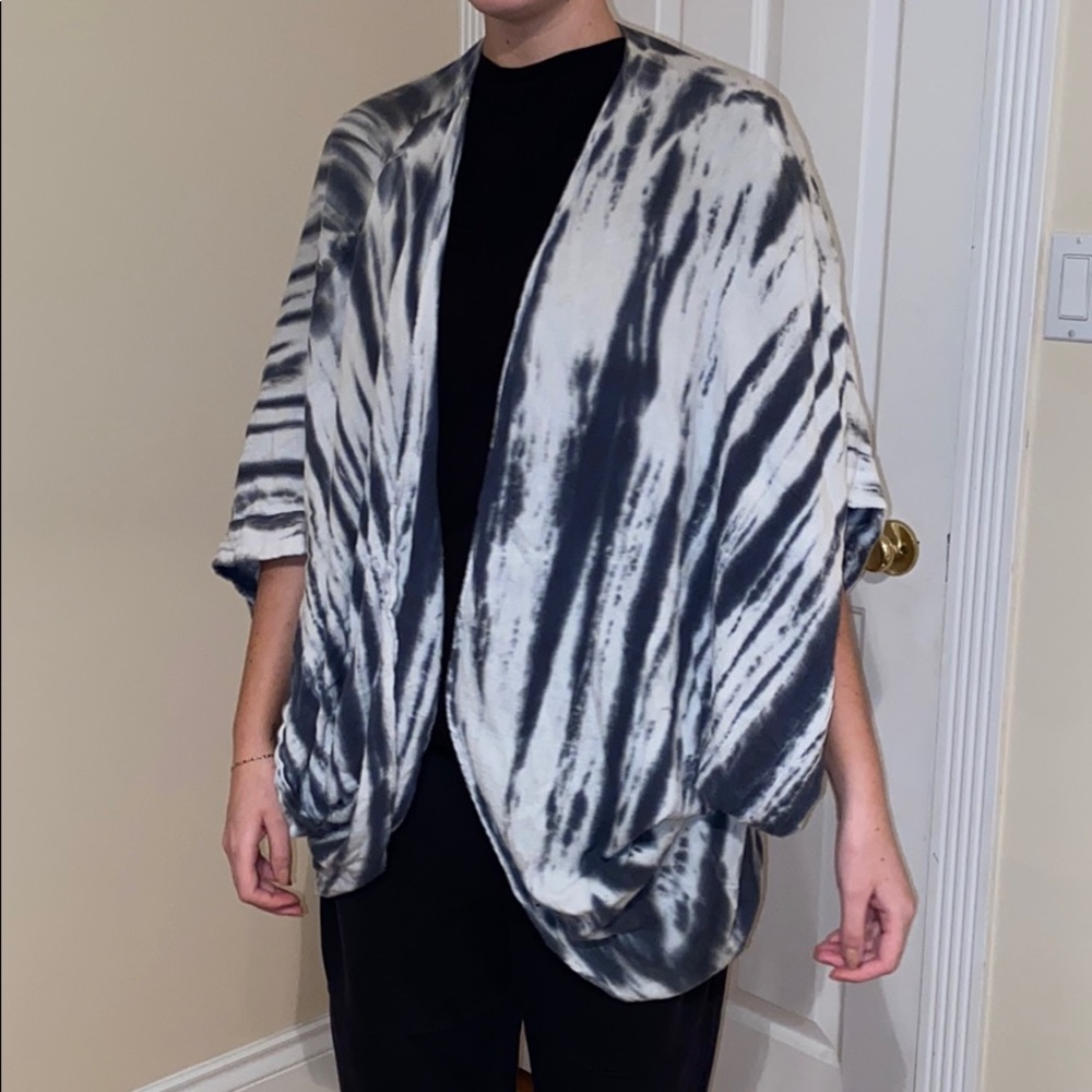 Urban outfitters cape size small
